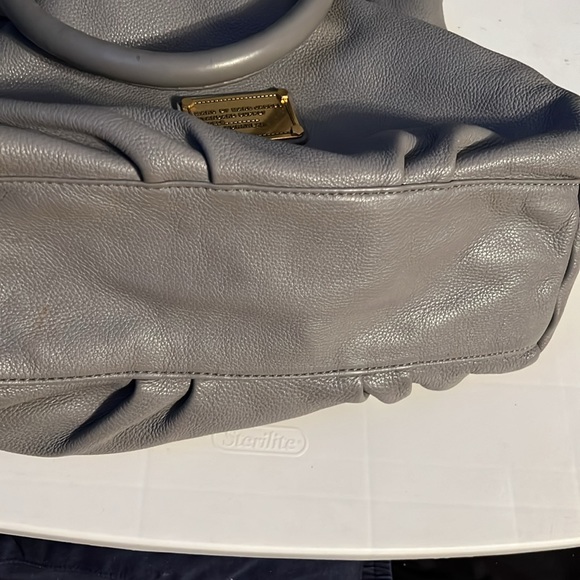 Grey colour, like new, crossbody strap missing - Picture 3 of 4